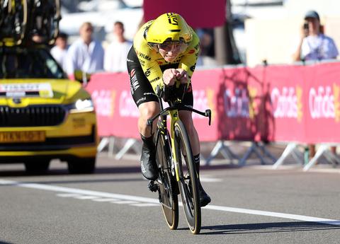 LIVE Vuelta | Supertalent neemt de leiding, eerste kanonnen onderweg op Formule 1-parcours