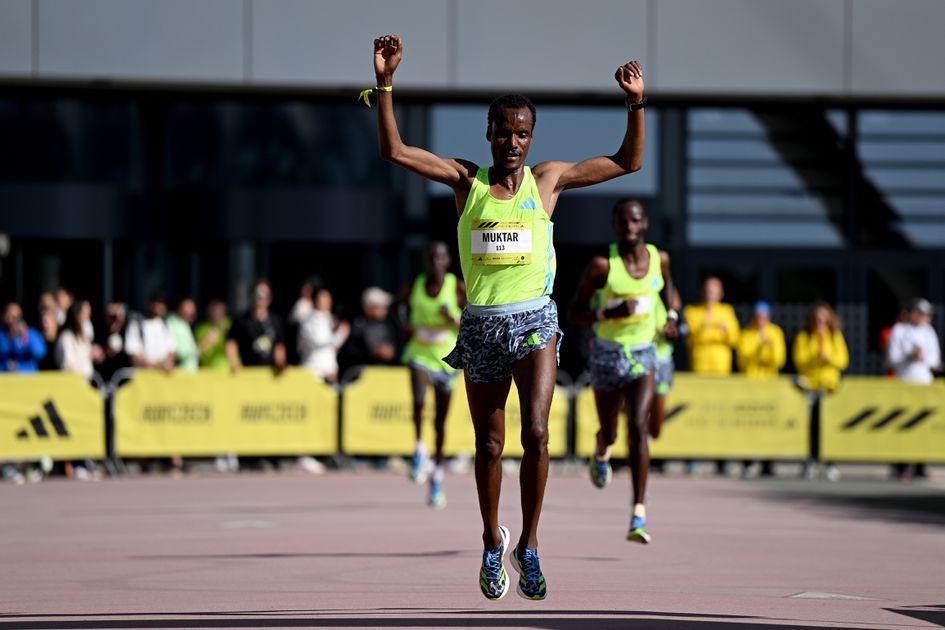 Muktar Edris laat favorieten achter zich en schrijft Dam tot Damloop op zijn naam | Sportnieuws.nl