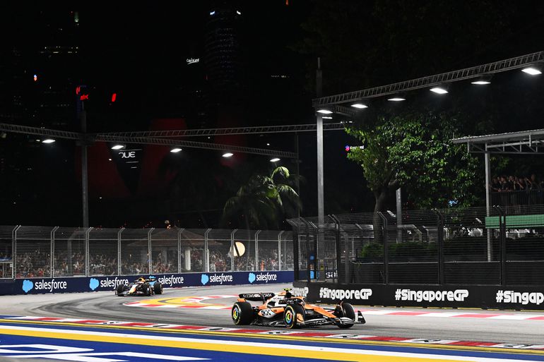 Max Verstappen bedankt Daniel Ricciardo voor nodige hulp in Singapore in strijd tegen Lando Norris