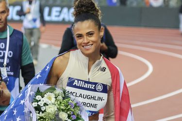 Femke Bol-rivale Sydney McLaughlin-Levrone maakt indruk met verborgen talent: 'Ik kan het ook op een éénwieler'