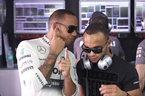 Broer (33) van Formule 1-legende Lewis Hamilton krijgt schrik van zijn leven: 'Een beangstigend moment'