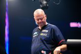 Raymond van Barneveld kreeg drie 'Barney-attacks' op één dag in Boedapest. ©PDC
