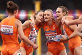 Lisanne de Witte (midden) behaalde met de Nederlandse vrouwen brons op de 4x400 meter estafette. ©Getty Images
