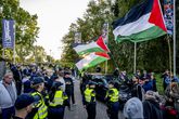 De pro-Palestina demonstranten bij het Neptunus Familiestadion © ANP