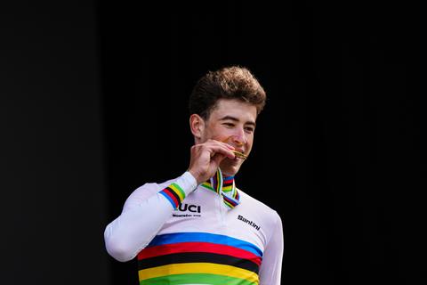 Opvallende verdeling prijzengeld op WK wielrennen: goud van Ryan Gal betaalt zich uit, zilver Nienke Vinke niet