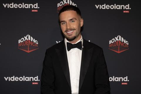 Realityster Donny Roelvink (28) gaat broer Dave achterna met avontuur in de boksring