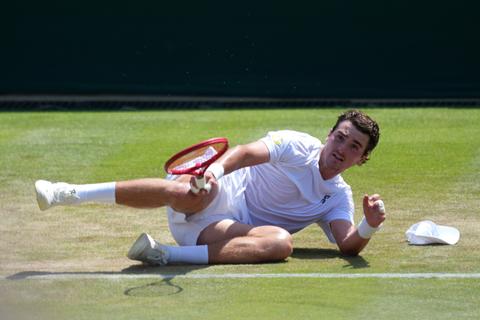Sensationele tennisser (20) maakt pijnlijk besluit bekend na 'zeer uitdagende' periode