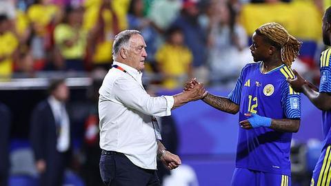 Bondscoach Dick Advocaat keihard voor ontevreden international na WK voetbal: 'Dan had hij maar zijn best moeten doen'