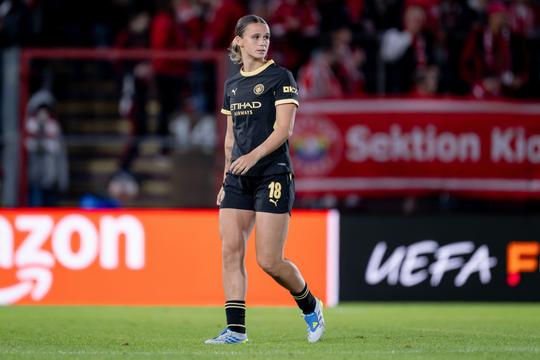 Oranje Leeuwin Kerstin Casparij dankt vriendin van Vivianne Miedema na pijnlijk moment