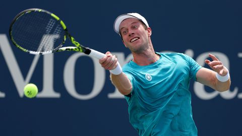 Botic van de Zandschulp ziet Kazachse tegenstander opgeven bij spannende tussenstand in Basel