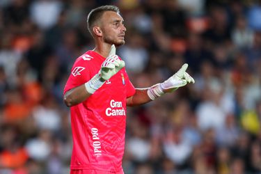 Uitblinkende Jasper Cillessen bezorgt zijn oude club in Spanje een vreselijke avond