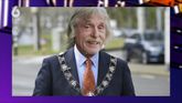 Johan Derksen als burgemeester. © Screenshot Vandaag Inside
