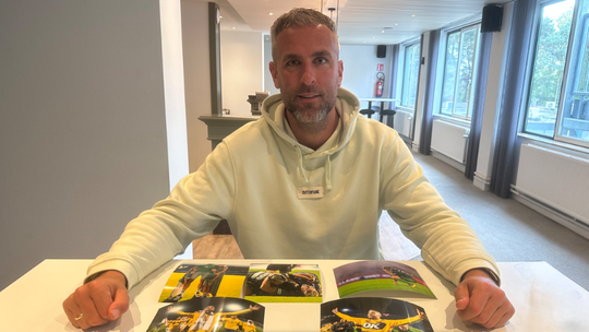 KKD-icoon Ralf Seuntjens geëmotioneerd bij zien foto van eigen kinderen en vrouw: 'Dit is pure warmte en liefde'