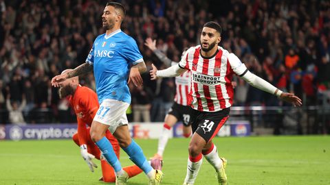 PSV-icoon werd lachend wakker na galavoorstelling tegen Napoli: 'Begrijpelijke vergelijking met Ajax'