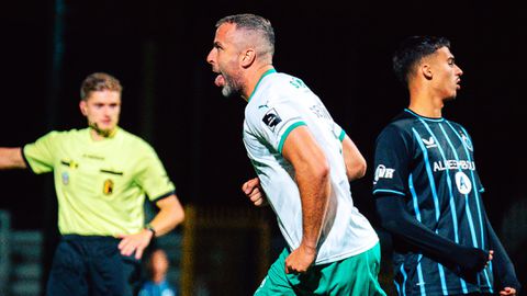 Nederlandse cultvoetballer geniet van onverwacht avontuur bij bijzondere club: 'Dat wordt écht bizar'