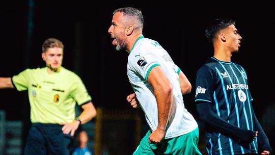 Nederlandse cultvoetballer geniet van onverwacht avontuur bij bijzondere club: 'Dat wordt écht bizar'