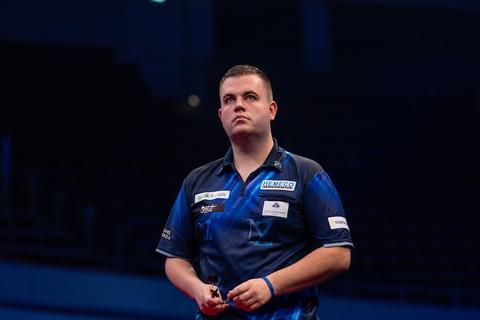 Dramatische openingsavond voor Nederland op EK darts: meerdere toppers direct naar huis
