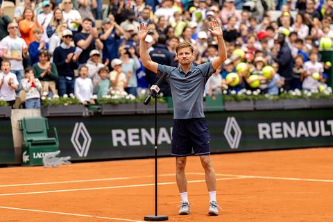 Belgisch tennisicoon (35) barst in tranen uit na emotioneel afscheid