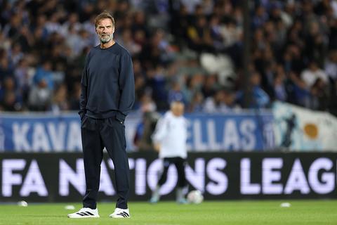 Toptrainer Jürgen Klopp komt thuis en ontdekt vreemde man in woonkamer: 'Hij had flink zitten eten'