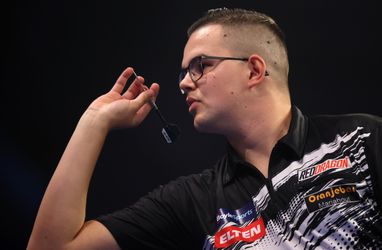 Beschamende nederlaag Michael van Gerwen op Players Championship Finals, ook vroege exit Gian van Veen