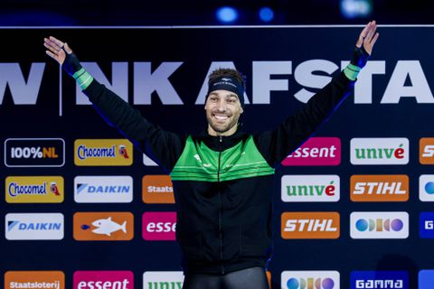 Topschaatser Kjeld Nuis (36) wordt geconfronteerd met verleden en lacht zichzelf uit