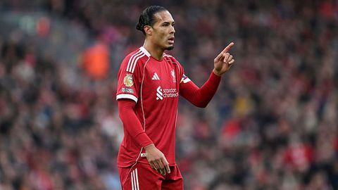 Aangeslagen Virgil van Dijk duizelt nog van enorme klap voor Liverpool: 'Ik sta hier alleen maar omdat het moet'