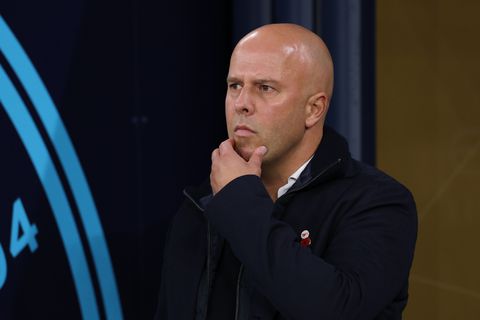 Arne Slot ziet peperdure Liverpool-speler bizarre aankoop doen: 'Prachtig van binnen en buiten'