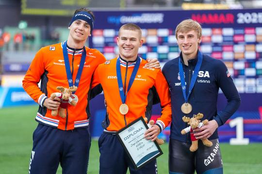 Topschaatser Jenning de Boo dwingt topfavoriet Jordan Stolz tot het uiterste, ook Joep Wennemars laat zich zien