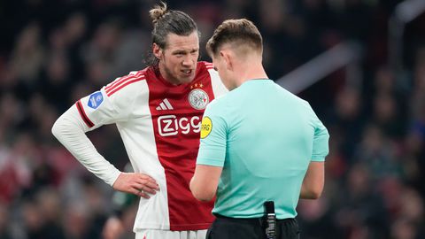 Dramatisch Ajax zorgt voor boze en cynische fans in Amsterdam na blamage in Eredivisie tegen Excelsior