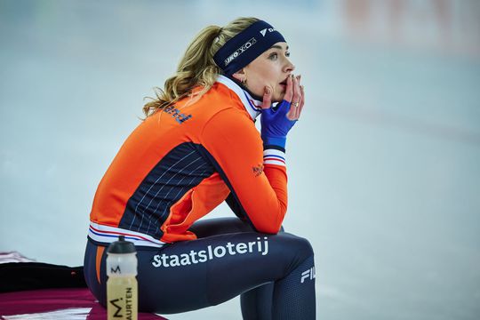 IJskoningin Joy Beune nuchter na nieuwe glanszege: 'Daar koop ik niks voor'