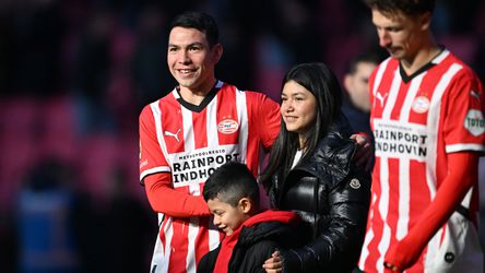 Hirving Lozano neemt met erehaag en symbolische invalbeurt afscheid van PSV