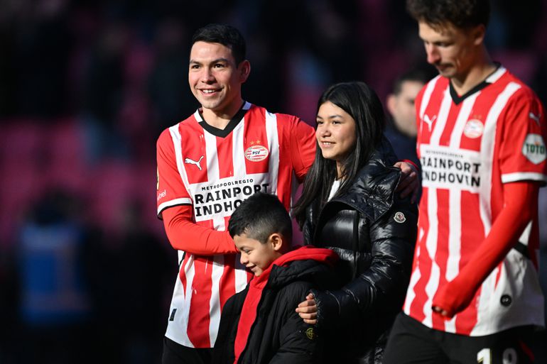 Hirving Lozano neemt met erehaag en symbolische invalbeurt afscheid van PSV