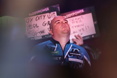 Voormalig wereldkampioen darts open over mentale problemen: 'Ik voel me schuldig'