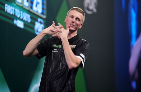 Balende Wessel Nijman trekt boetekleed aan na uitschakeling op WK darts: 'Is niet zo dat ik tegen een Littler gooi'