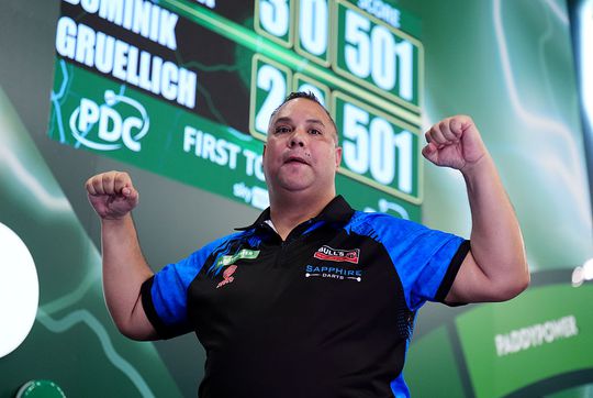 Nederlandse darter Jermaine Wattimena besteedde pauze op WK darts nuttig: 'Dat voelde ik wel'