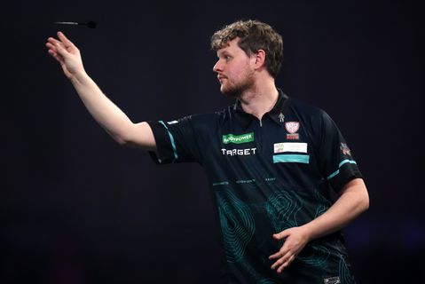 'Verliefde' Kevin Doets houdt hoofd koel tegen WK darts-sensatie: 'Alsof je naast een opstijgend vliegtuig staat'