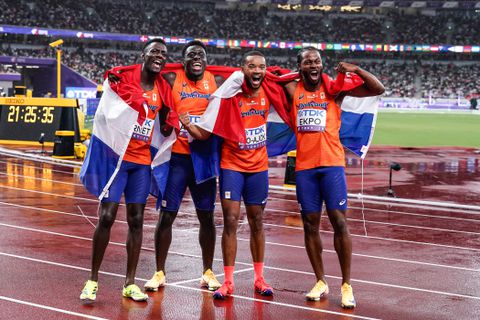 Nederlandse topatleten tonen intense band op uitvaart van moeder Leticia (51): 'Ze zijn als broers voor me'