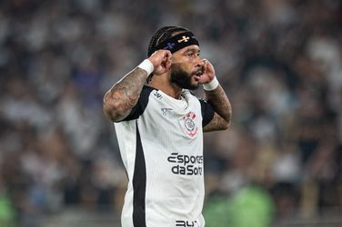 Memphis Depay haalt na bekerwinst keihard uit naar bestuur Corinthians: 'Ga er ergens anders een puinhoop van maken'