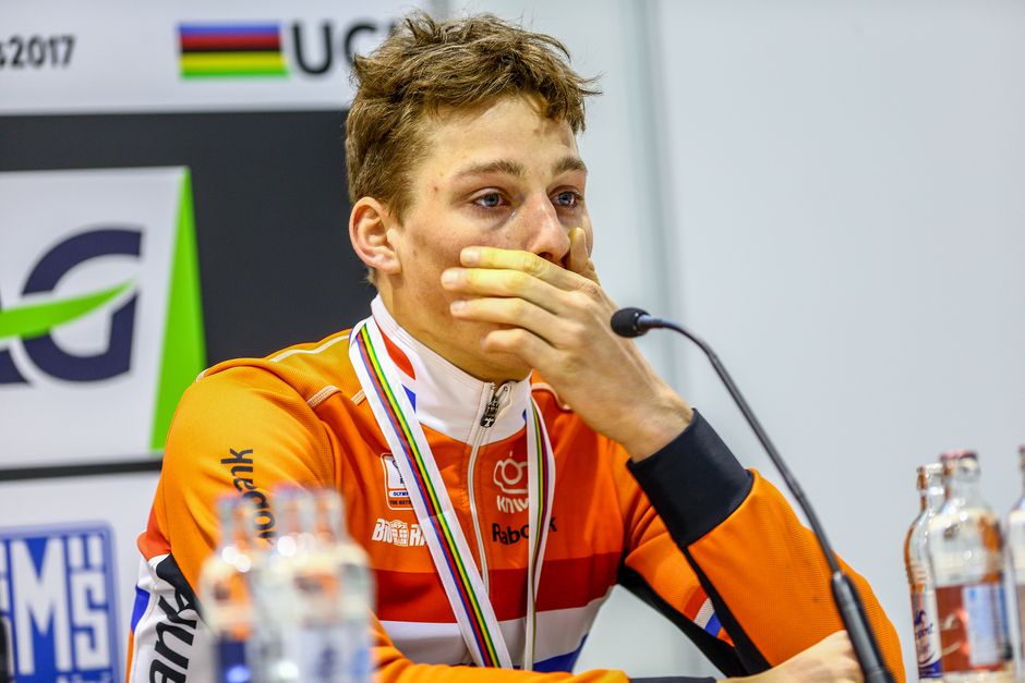 Toen Mathieu van der Poel ontroostbaar was na vier lekke banden tijdens verloren WK veldrijden
