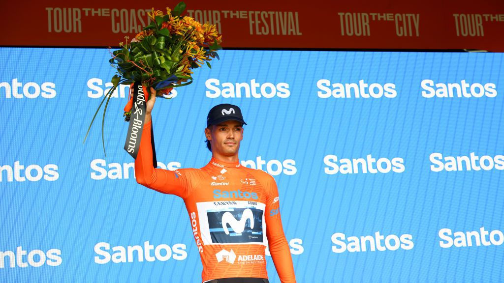 Spaanse renner boekt eerste ritzege in carrière en neemt zo leiding Tour Down Under over