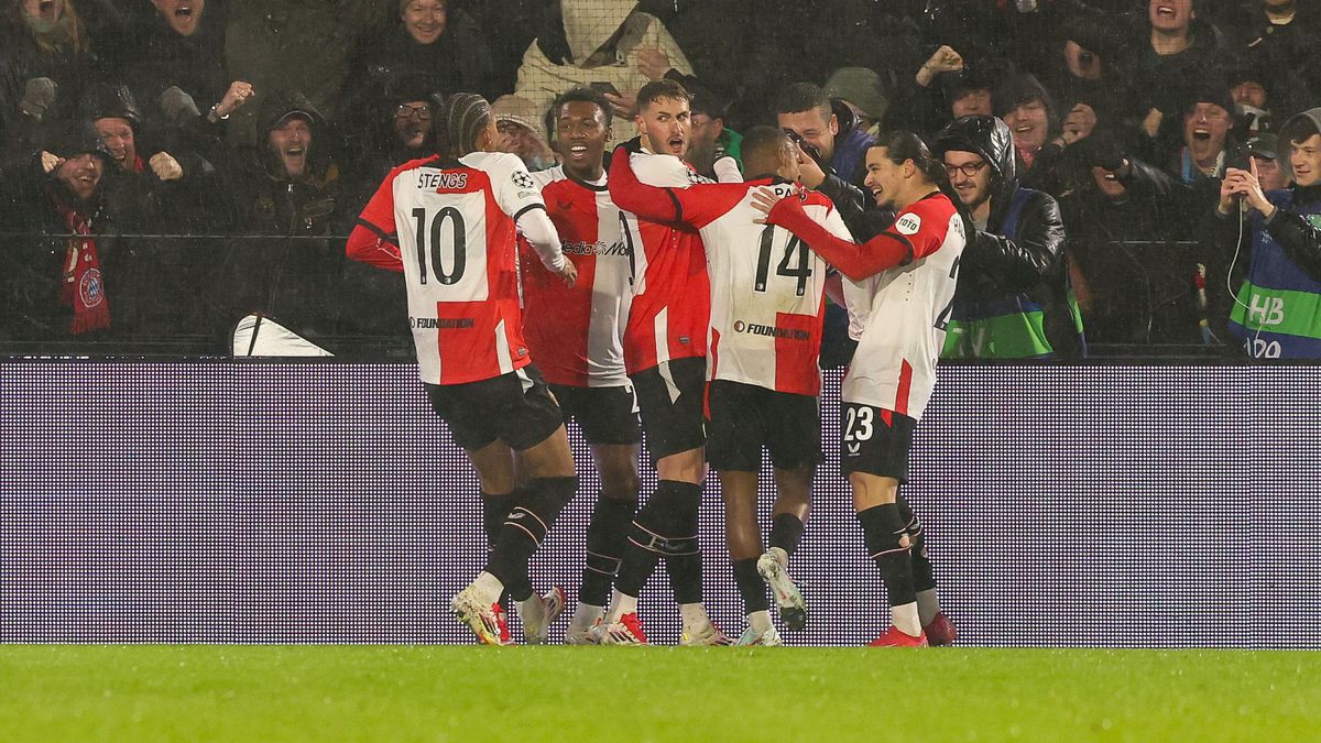 Spelers Feyenoord slaan terug naar Valentijn Driessen na stunt: 'Je zit er weer eens naast!'