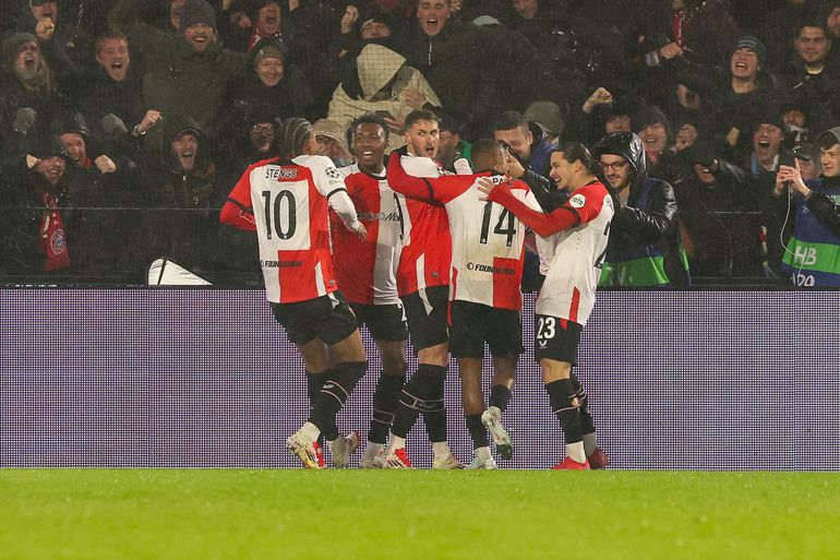 Spelers Feyenoord slaan terug naar Valentijn Driessen na stunt: 'Je zit er weer eens naast!'