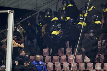 Stewards en speurhond gewond na ongeregeldheden bij FC Utrecht, schade bezoekersvak groot