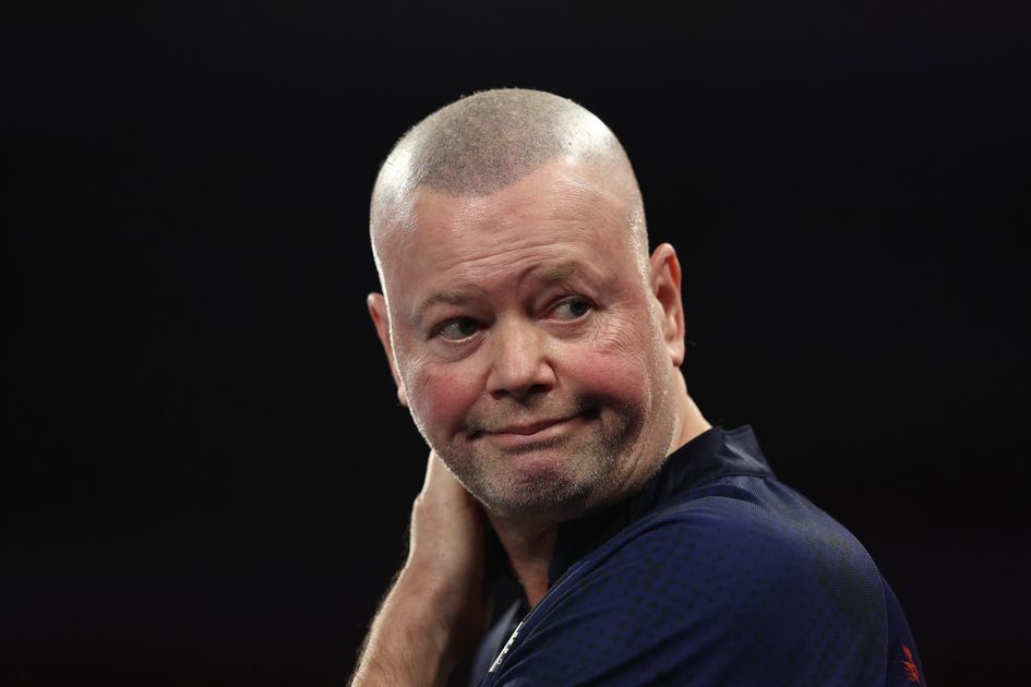 Topdarter Raymond van Barneveld onthult échte reden voor afwezigheid World Masters: 'Goed geld verdi