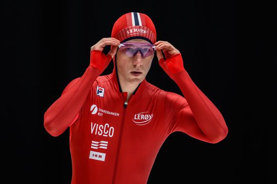 Noorse topschaatsers zorgen voor hilariteit bij Nederlandse collega’s: 'Laatste voorbereidingen'