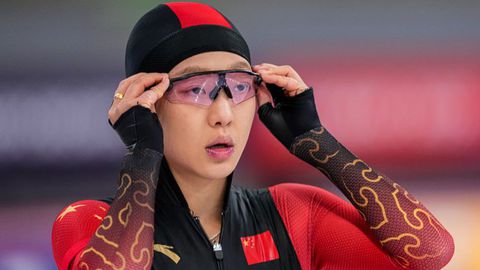 Klunzig moment zorgt voor verbazing bij World Cup schaatsen: 'Het is een soort bevriezing van het brein'