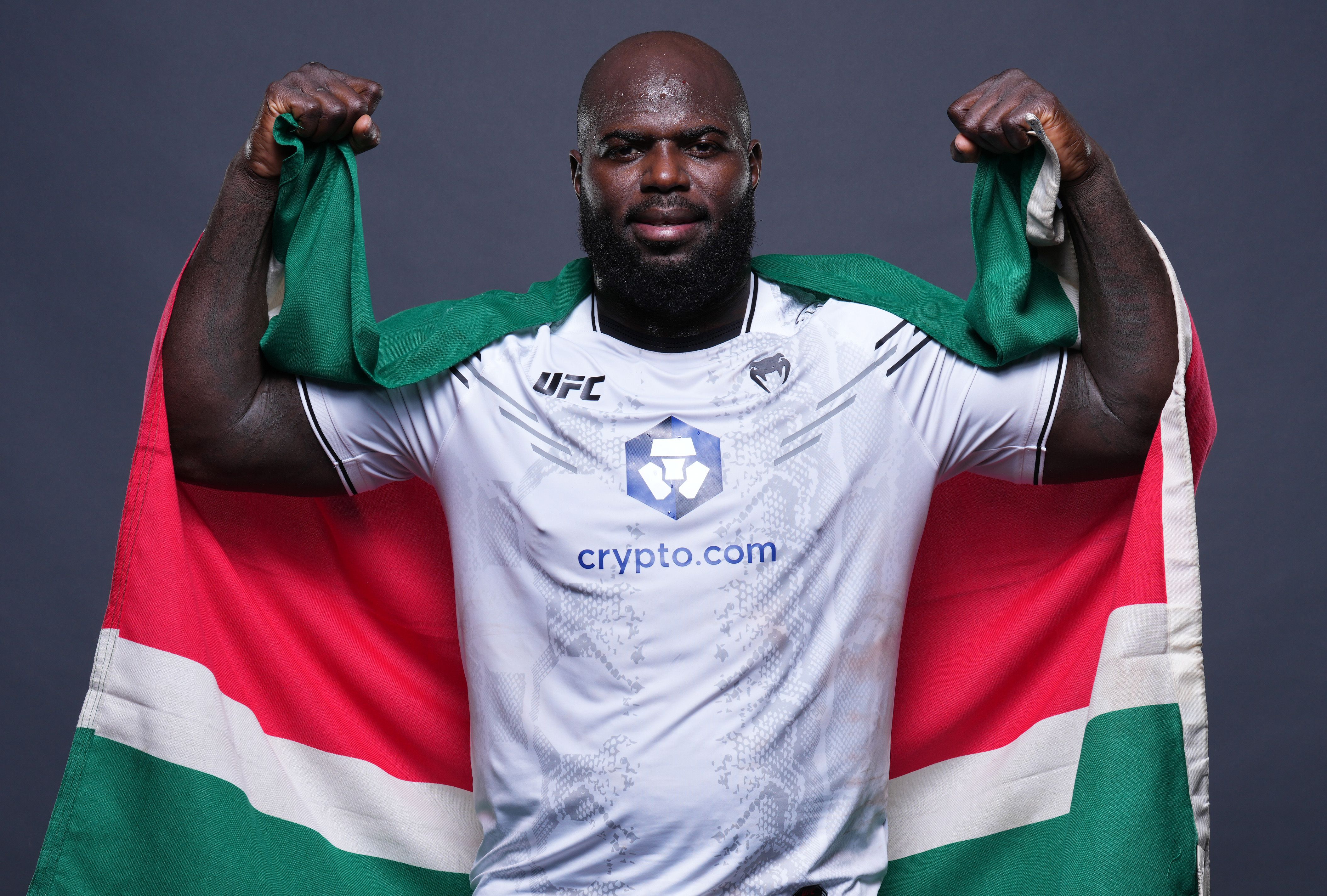 Geliefde ex-UFC-vechter uit Suriname opgepakt en vastgezet vanwege  mishandeling en ontvoering | Sportnieuws.nl