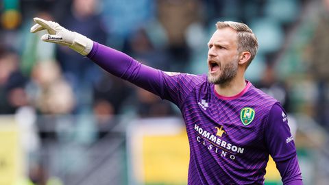 Video | Doelman Sonny Stevens scoort in 93e minuut de gelijkmaker in Indonesië