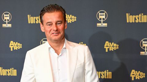 Johan Derksen reageert na 'afscheid' Hélène Hendriks op rentree Wilfred Genee bij Vandaag Inside: 'In het gips!'