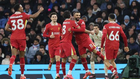 Arne Slot deelt met Liverpool enorme mokerslag uit en maakt bij Manchester City einde aan tien jaar droogte